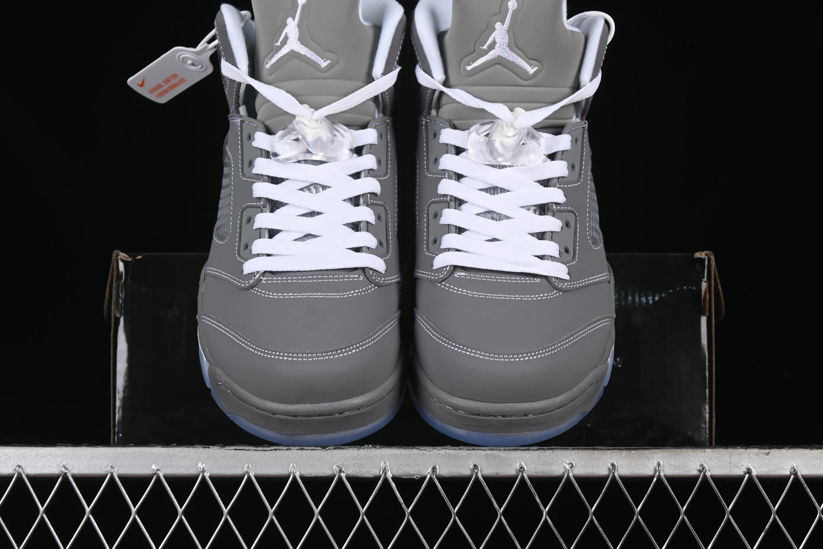 All categories Air Jordan Jordan series basketball shoes Air Jordan 5 Air Jordan 5 Retro AJ5 Joe 5 wolf gray color 136027-005